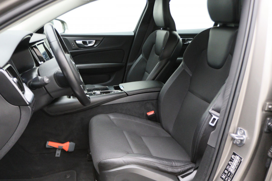 Volvo V60 2.0 T6 Twin Engine AWD Momentum Pro SOH 89%, Climate, Cruise, Navigatie, Apple Carplay, LED, Trekhaak, 19''