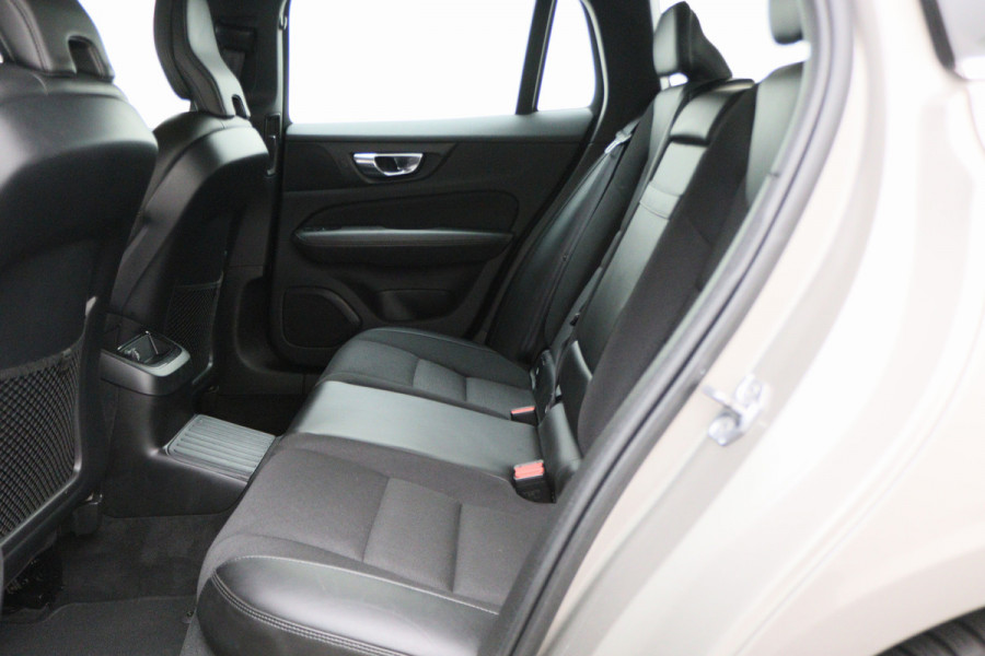 Volvo V60 2.0 T6 Twin Engine AWD Momentum Pro SOH 89%, Climate, Cruise, Navigatie, Apple Carplay, LED, Trekhaak, 19''