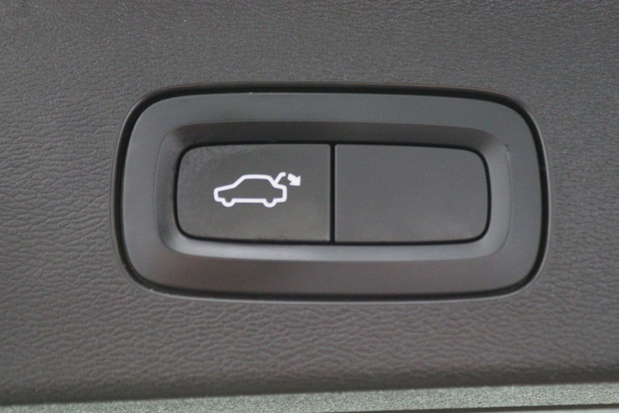 Volvo V60 2.0 T6 Twin Engine AWD Momentum Pro SOH 89%, Climate, Cruise, Navigatie, Apple Carplay, LED, Trekhaak, 19''