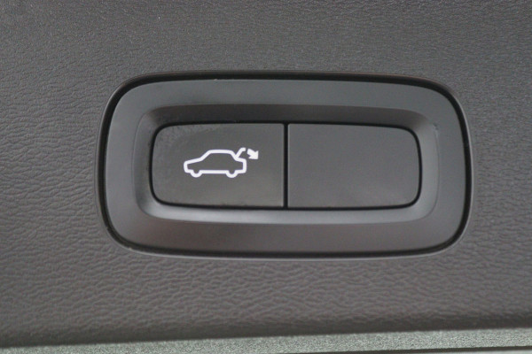 Volvo V60 2.0 T6 Twin Engine AWD Momentum Pro SOH 89%, Climate, Cruise, Navigatie, Apple Carplay, LED, Trekhaak, 19''
