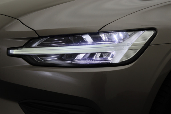 Volvo V60 2.0 T6 Twin Engine AWD Momentum Pro SOH 89%, Climate, Cruise, Navigatie, Apple Carplay, LED, Trekhaak, 19''