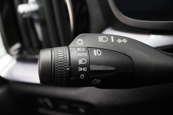 Volvo V60 2.0 T6 Twin Engine AWD Momentum Pro SOH 89%, Climate, Cruise, Navigatie, Apple Carplay, LED, Trekhaak, 19''