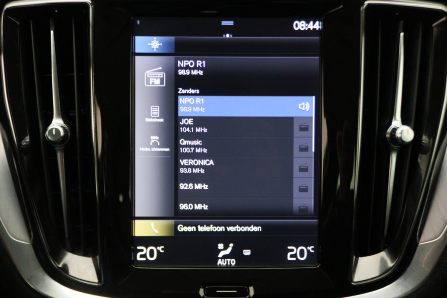 Volvo V60 2.0 T6 Twin Engine AWD Momentum Pro SOH 89%, Climate, Cruise, Navigatie, Apple Carplay, LED, Trekhaak, 19''