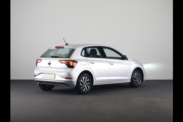 Volkswagen Polo 1.0 TSI Go |Navigatie via App| Parkeersensoren achter | Adaptieve cruise control | LED koplampen | 15"LM Velgen