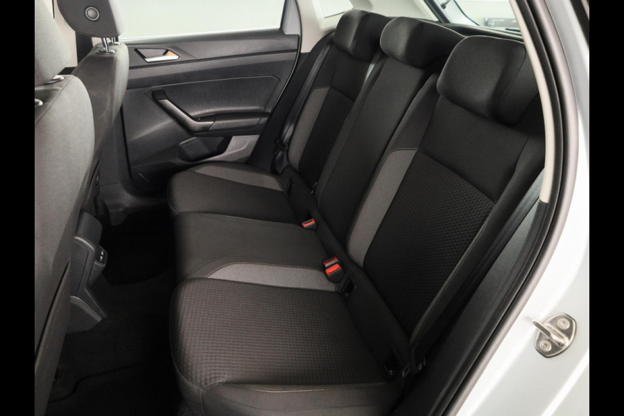 Volkswagen Polo 1.0 TSI Go |Navigatie via App| Parkeersensoren achter | Adaptieve cruise control | LED koplampen | 15"LM Velgen