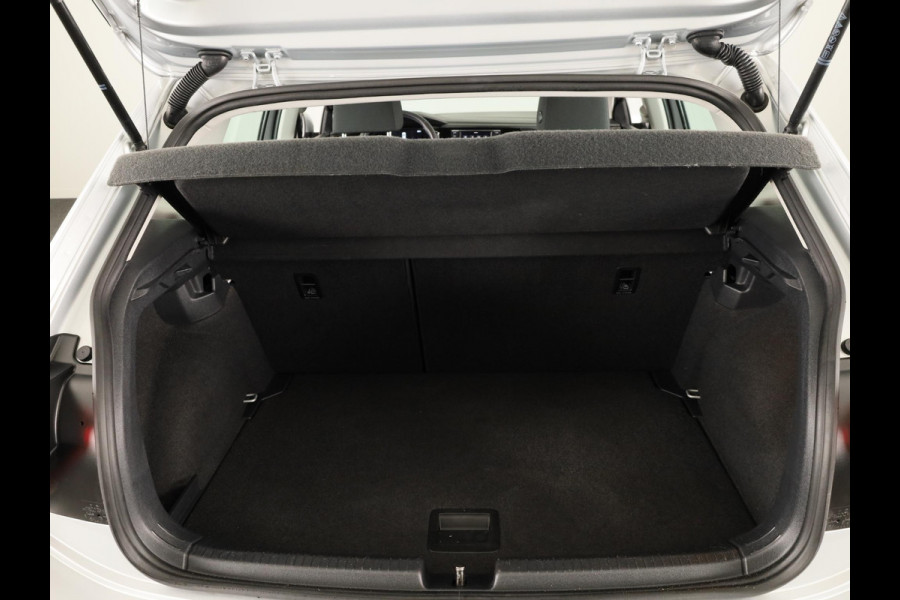 Volkswagen Polo 1.0 TSI Go |Navigatie via App| Parkeersensoren achter | Adaptieve cruise control | LED koplampen | 15"LM Velgen