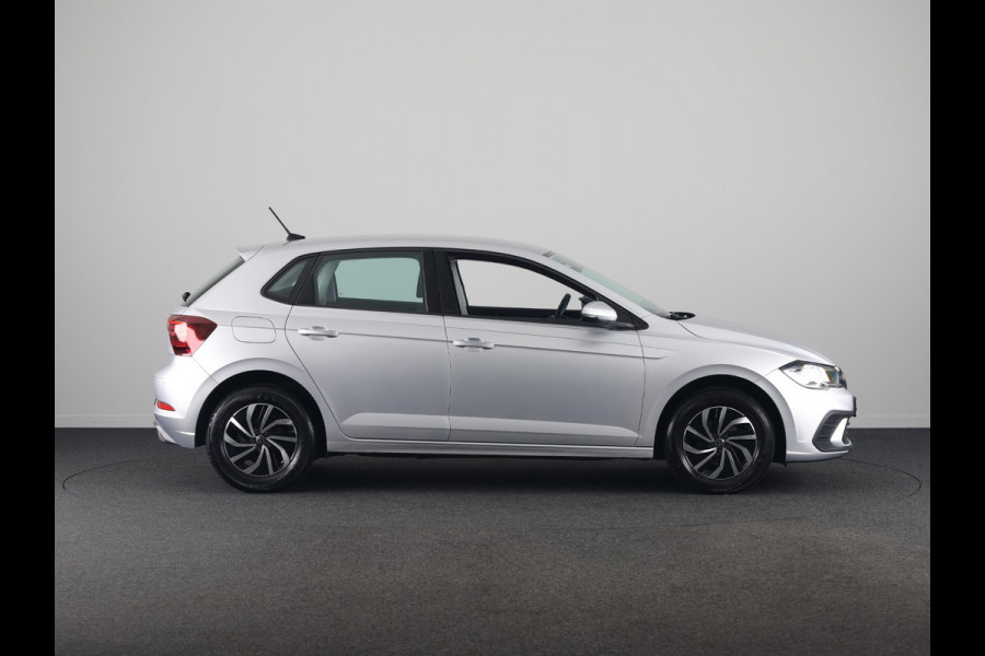Volkswagen Polo 1.0 TSI Go |Navigatie via App| Parkeersensoren achter | Adaptieve cruise control | LED koplampen | 15"LM Velgen