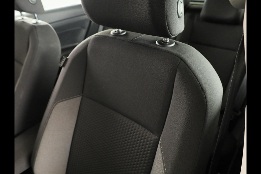 Volkswagen Polo 1.0 TSI Go |Navigatie via App| Parkeersensoren achter | Adaptieve cruise control | LED koplampen | 15"LM Velgen