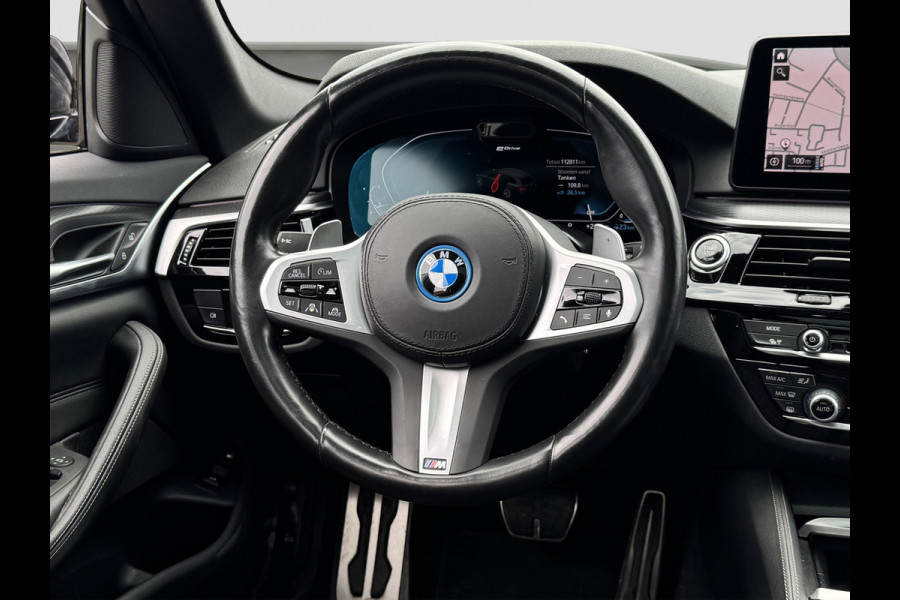 BMW 5 Serie Touring 530e M-Sport | Pano | Head Up | Sfeer | Camera | Dealer onderhouden | Driving Assistance Pro | Carplay