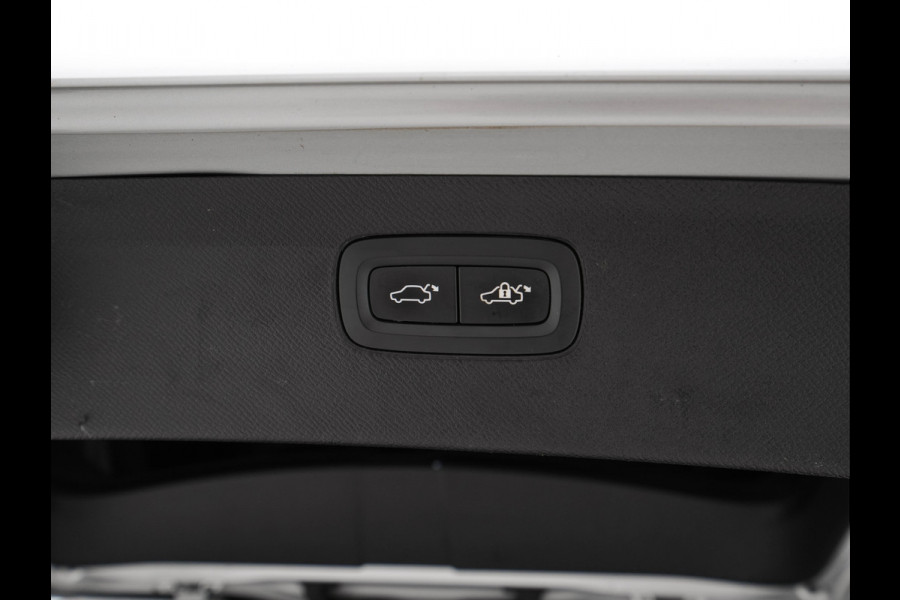 Volvo XC90 2.0 B5 AWD Inscription R-Design Intro Edition [7-Pers.] Aut. *PANO | LEATHER-ALCANTARA | FULL-LED | MEMORY-PACK | BOWERS&WILKINS | BLINDSPOT | KEYLESS | DIGI-COCKPIT | NAVI-FULLMAP | PRIVACYGLASS | HEATED-SPORTSEATS | TOWBAR | 20''ALU*
