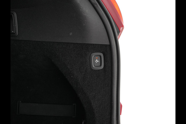 Volvo XC90 2.0 B5 AWD Inscription R-Design Intro Edition [7-Pers.] Aut. *PANO | LEATHER-ALCANTARA | FULL-LED | MEMORY-PACK | BOWERS&WILKINS | BLINDSPOT | KEYLESS | DIGI-COCKPIT | NAVI-FULLMAP | PRIVACYGLASS | HEATED-SPORTSEATS | TOWBAR | 20''ALU*