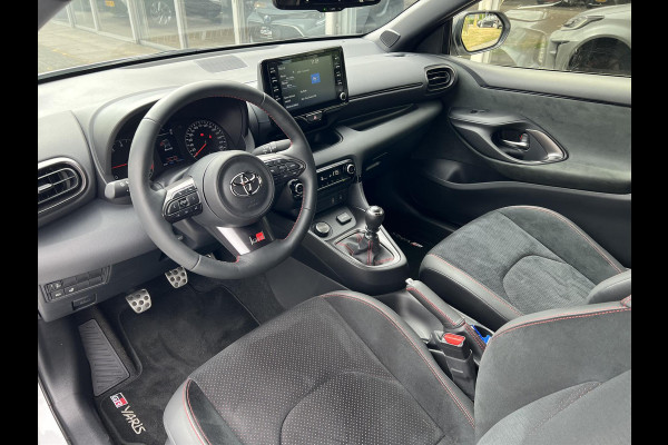 Toyota Yaris 1.6 Turbo 261pk GR Performance | Eerste eigenaar, Perfecte staat, Parelmoer wit, CarPlay, Stoelverwarming