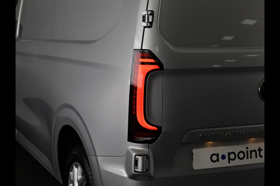 Volkswagen E-Transporter 34 L2H1 Bulli 71 kWh Trekhaak | Achterdeuren | Keyless access