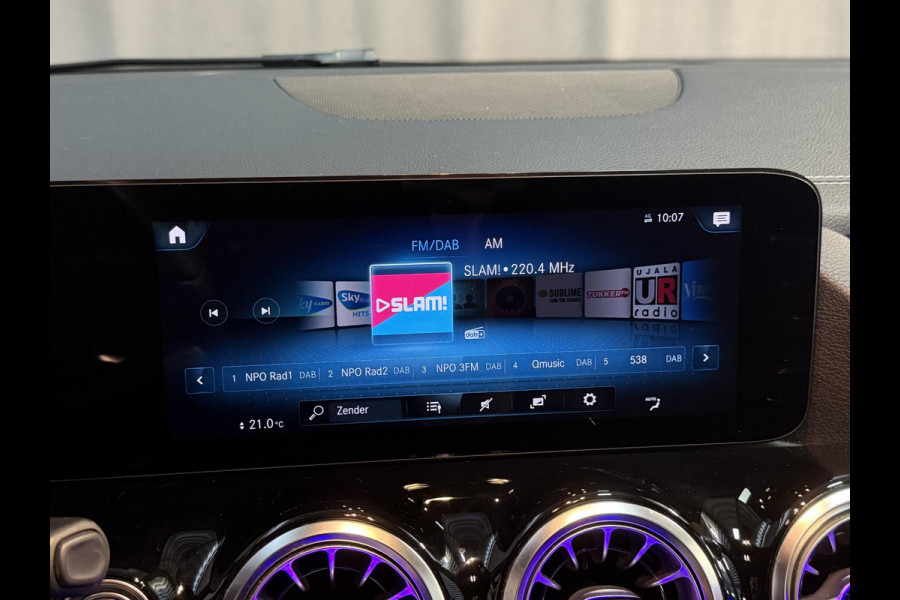 Mercedes-Benz B-Klasse 250 e AMG Line 18''/Dodehoek/Camera/Keyless/Sfeerverlichting/DAB/PDC v+a/Stoelverwarming/Apple Carplay & Android Auto
