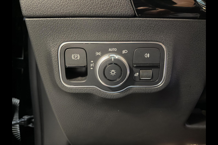 Mercedes-Benz B-Klasse 250 e AMG Line 18''/Dodehoek/Camera/Keyless/Sfeerverlichting/DAB/PDC v+a/Stoelverwarming/Apple Carplay & Android Auto