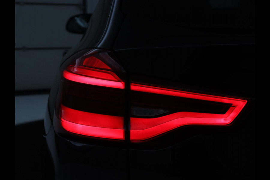BMW X3 M Competition | Panoramadak | Head-Up | 360 Camera | Adaptive cruise | Leder | Achterbankverwarming | Carplay | Trekhaak | Sfeerverlichting | Harman/Kardon | Navigatie | Keyless | M Sportstoelen | 21'' velgen | Adaptief LED