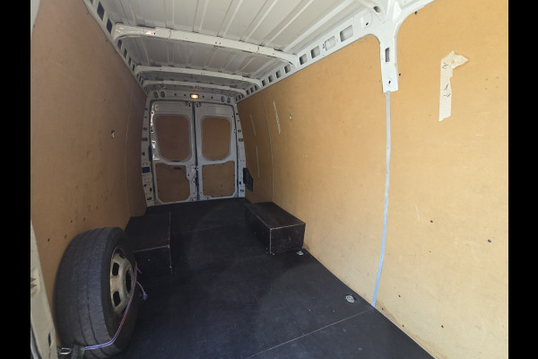 Iveco Daily 35C14V 2.3 410 H2 L4 H2 - 140 Pk - Euro 6 - Airco - Cruise Control