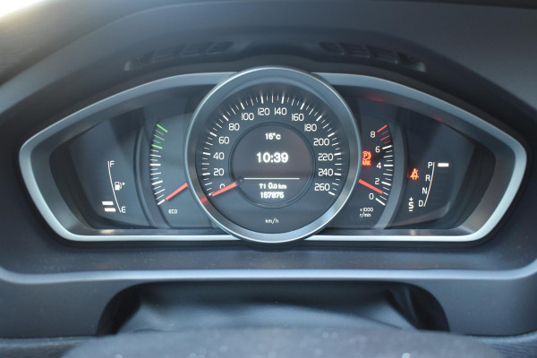 Volvo V40 T2 122PK Automaat Momentum / Navigatie / Stoelverwarming / Achteruitrijcamera / LED koplampen / Parkeersensoren V+A / Cruise Control