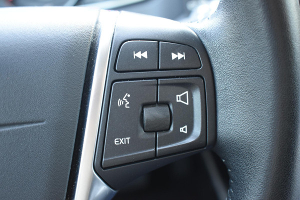Volvo V40 T2 122PK Automaat Momentum / Navigatie / Stoelverwarming / Achteruitrijcamera / LED koplampen / Parkeersensoren V+A / Cruise Control