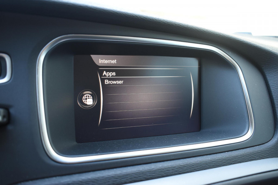 Volvo V40 T2 122PK Automaat Momentum / Navigatie / Stoelverwarming / Achteruitrijcamera / LED koplampen / Parkeersensoren V+A / Cruise Control