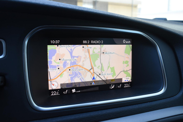 Volvo V40 T2 122PK Automaat Momentum / Navigatie / Stoelverwarming / Achteruitrijcamera / LED koplampen / Parkeersensoren V+A / Cruise Control
