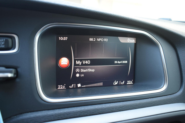 Volvo V40 T2 122PK Automaat Momentum / Navigatie / Stoelverwarming / Achteruitrijcamera / LED koplampen / Parkeersensoren V+A / Cruise Control
