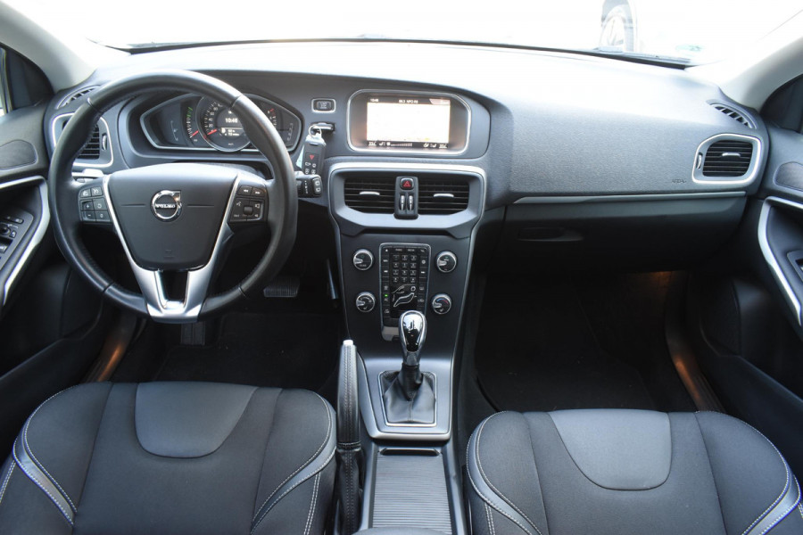 Volvo V40 T2 122PK Automaat Momentum / Navigatie / Stoelverwarming / Achteruitrijcamera / LED koplampen / Parkeersensoren V+A / Cruise Control