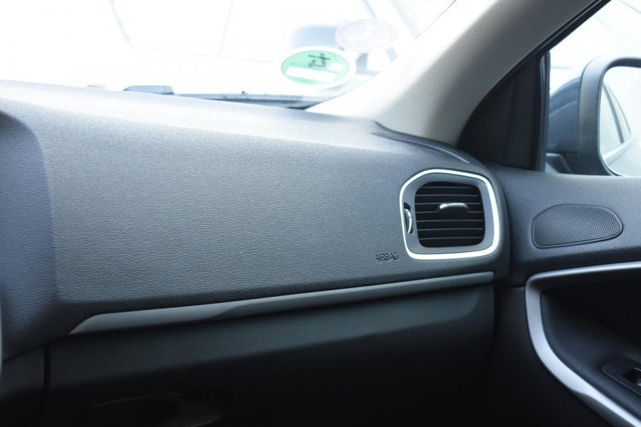 Volvo V40 T2 122PK Automaat Momentum / Navigatie / Stoelverwarming / Achteruitrijcamera / LED koplampen / Parkeersensoren V+A / Cruise Control