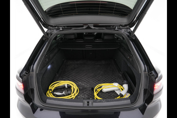 Volkswagen Arteon Shooting Brake 1.4 TSI eHybrid R-Line Business (Plug-in) {SoH-90%} (INCL-BTW) *PANO | LEATHER-ARTVELOURS | FULL-LED | CAMERA | ADAPTIVE-CRUISE | HEATED-SPORTSEATS | KEYLESS | NAVI-FULLMAP | PRIVACYGLASS | SHIFTPADDLES | DIGI-COCKPIT | TOWBAR | 18''ALU*