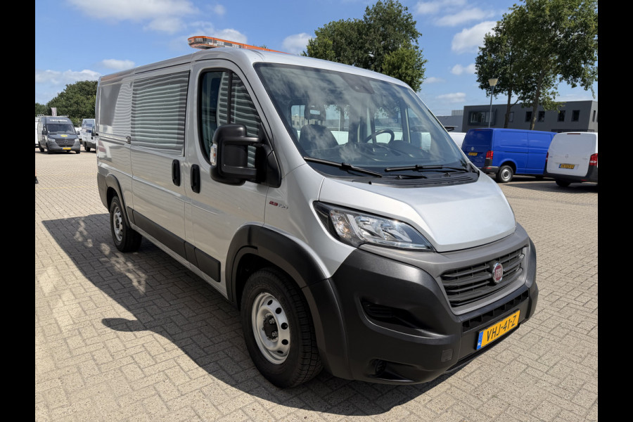 Fiat Ducato Maxi 35H 2.3 MultiJet L2H1 DC 5 persoons / trekhaak 3000 kg! / euro 6 / bpm vrij / zilver metallic / cruise en climate control / ingerichte laadruimte / lease vanaf €