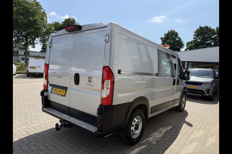 Fiat Ducato Maxi 35H 2.3 MultiJet L2H1 DC 5 persoons / trekhaak 3000 kg! / euro 6 / bpm vrij / zilver metallic / cruise en climate control / ingerichte laadruimte / lease vanaf €