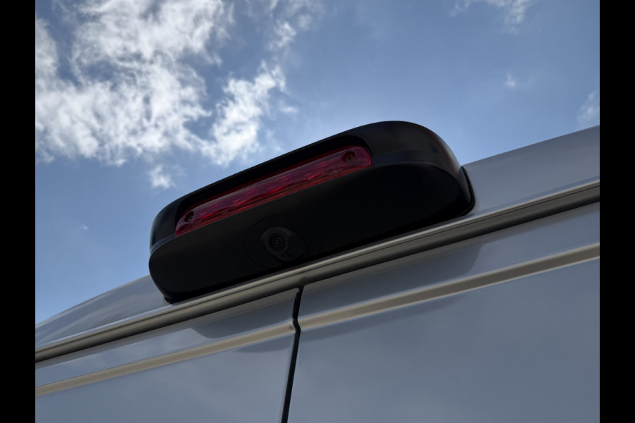 Fiat Ducato Maxi 35H 2.3 MultiJet L2H1 DC 5 persoons / trekhaak 3000 kg! / euro 6 / bpm vrij / zilver metallic / cruise en climate control / ingerichte laadruimte / lease vanaf €