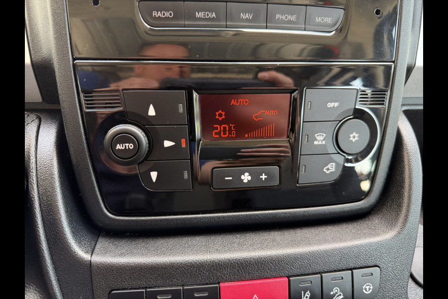 Fiat Ducato Maxi 35H 2.3 MultiJet L2H1 DC 5 persoons / trekhaak 3000 kg! / euro 6 / bpm vrij / zilver metallic / cruise en climate control / ingerichte laadruimte / lease vanaf €
