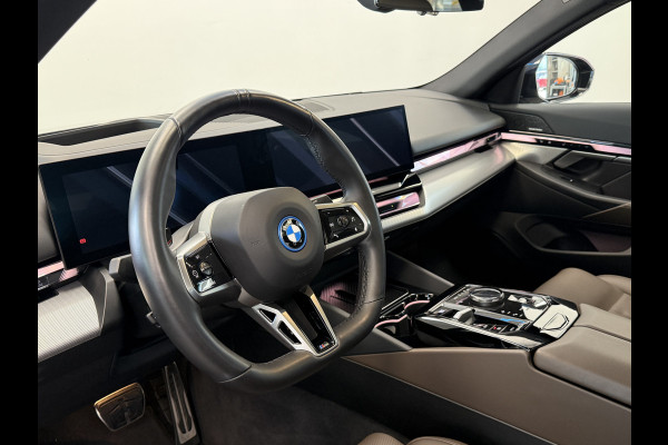 BMW i5 eDrive40 84 kWh Head-Up ACC PDC Trekhaak M-Sport Leder