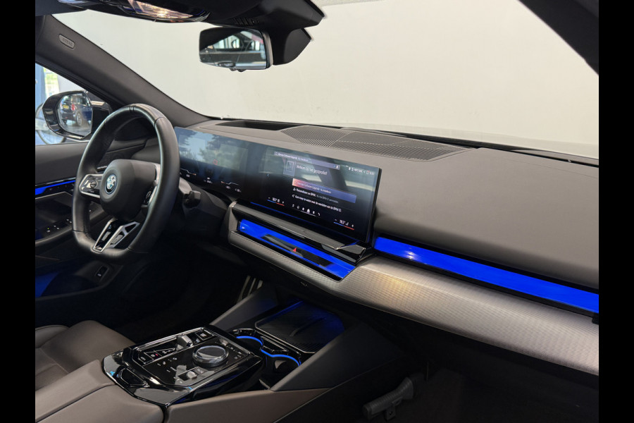 BMW i5 eDrive40 84 kWh Head-Up ACC PDC Trekhaak M-Sport Leder