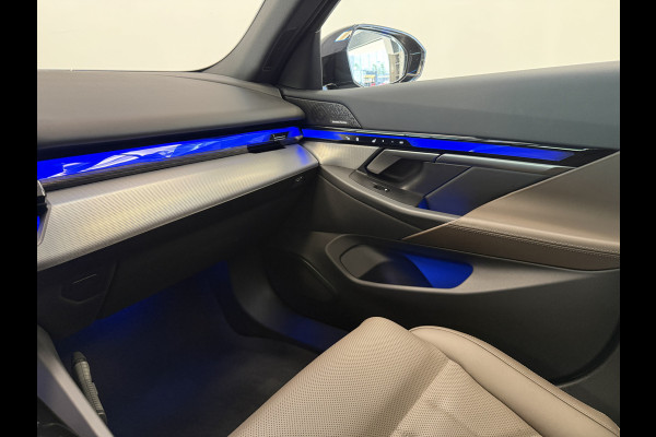BMW i5 eDrive40 84 kWh Head-Up ACC PDC Trekhaak M-Sport Leder