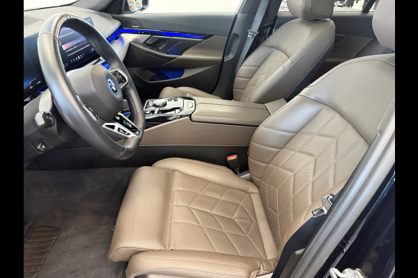 BMW i5 eDrive40 84 kWh Head-Up ACC PDC Trekhaak M-Sport Leder