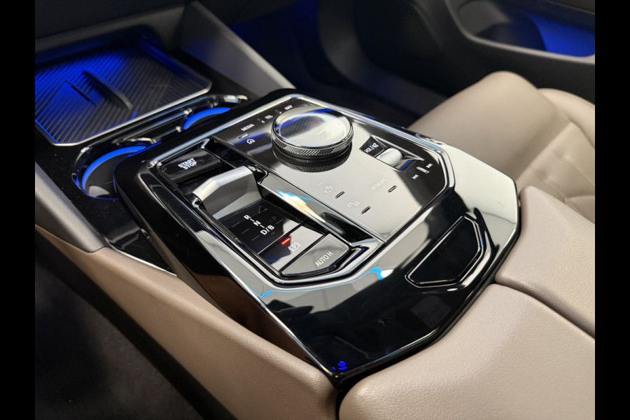 BMW i5 eDrive40 84 kWh Head-Up ACC PDC Trekhaak M-Sport Leder