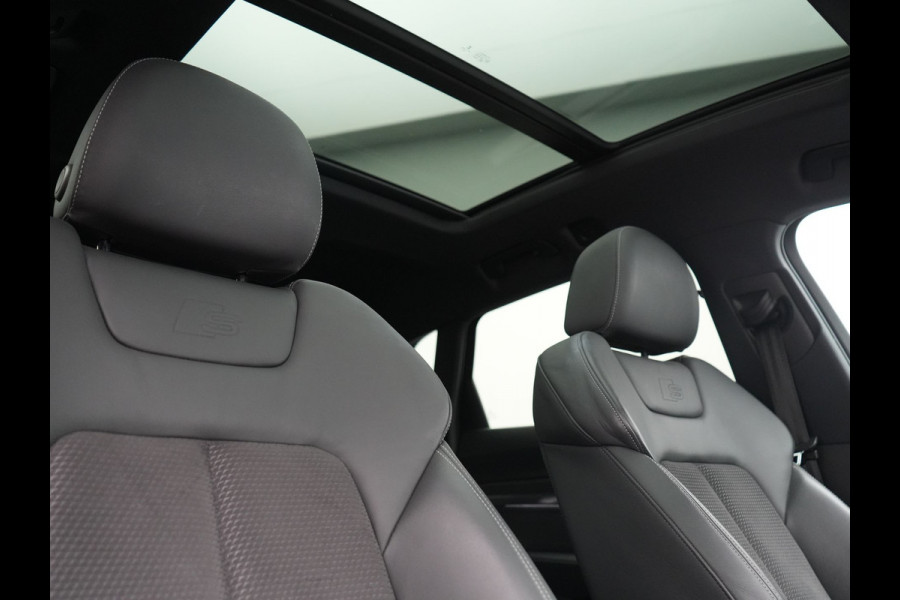 Audi e-tron E-Tron 50 Quattro S Line 71 kWh 313pk | Panodak | Luchtvering | Adaptive Cruise | Alcantara Sportstoelen Memory & Verwarmd | Apple Carplay | Navigatie | 20"L.M |