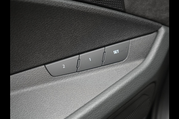 Audi e-tron E-Tron 50 Quattro S Line 71 kWh 313pk | Panodak | Luchtvering | Adaptive Cruise | Alcantara Sportstoelen Memory & Verwarmd | Apple Carplay | Navigatie | 20"L.M |