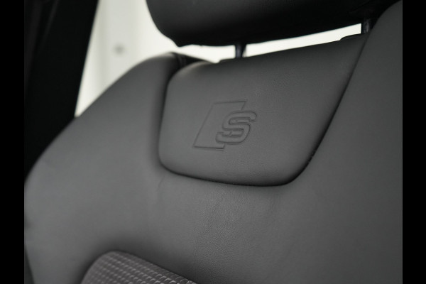 Audi e-tron E-Tron 50 Quattro S Line 71 kWh 313pk | Panodak | Luchtvering | Adaptive Cruise | Alcantara Sportstoelen Memory & Verwarmd | Apple Carplay | Navigatie | 20"L.M |