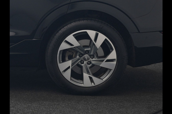 Audi e-tron E-Tron 50 Quattro S Line 71 kWh 313pk | Panodak | Luchtvering | Adaptive Cruise | Alcantara Sportstoelen Memory & Verwarmd | Apple Carplay | Navigatie | 20"L.M |