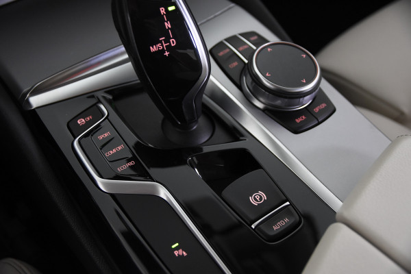 BMW 5 Serie 520i A Luxury *Navigatie*Schuifdak*Memory*