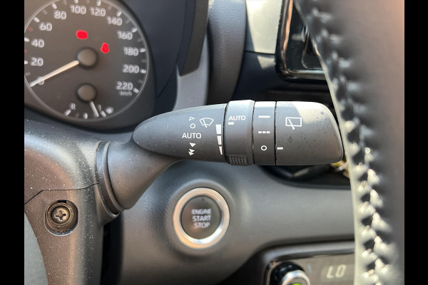 Toyota Yaris 1.5 VVT-i 125pk Dynamic | Stoel + stuurverwarming, Climate control, Adaptieve cruise control, Lichtmetalen velgen