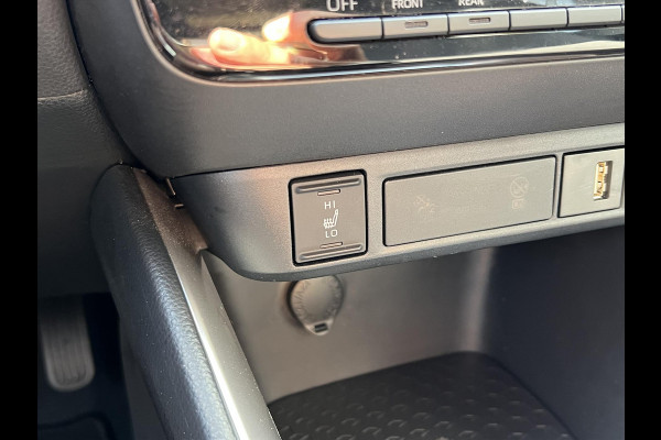 Toyota Yaris 1.5 VVT-i 125pk Dynamic | Stoel + stuurverwarming, Climate control, Adaptieve cruise control, Lichtmetalen velgen
