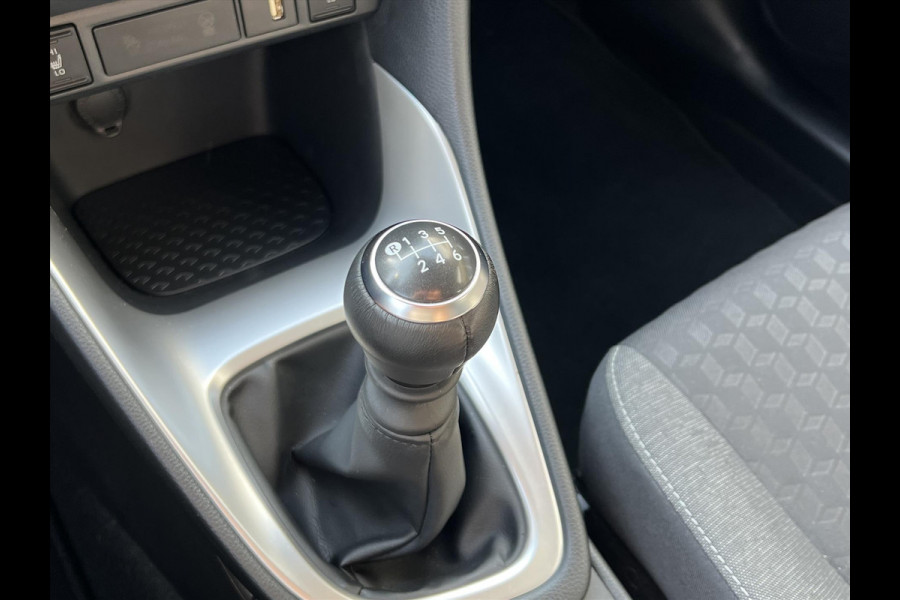 Toyota Yaris 1.5 VVT-i 125pk Dynamic | Stoel + stuurverwarming, Climate control, Adaptieve cruise control, Lichtmetalen velgen