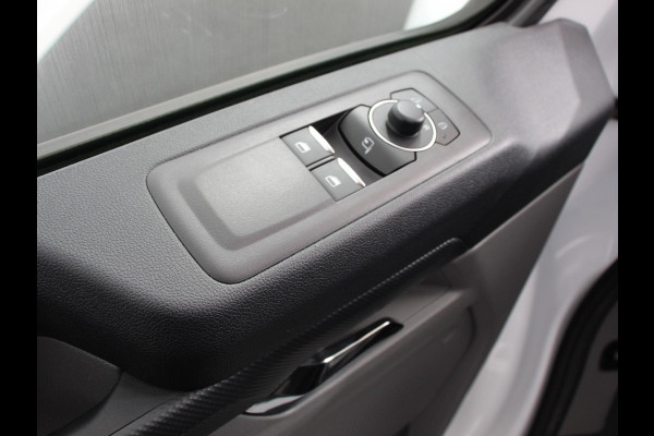 Ford Transit Custom 340 L2H1 Limited 65 kWh 8 persoons Automaat Cruise Control Airco Lichtmetalen Velgen