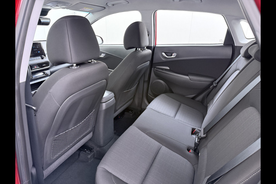 Hyundai Kona 1.6GDI HEV Hybride Autom. Trekhaak Adap.Cruise Camera Apple Carplay Android Auto Navi Ecc Pdc Comfort Smart Led Lmv 16" DAB Krell®-Audio Lane Assist Isofix Rijstrooksensor 1.300KG Trekgewicht 1e Eigenaar Origineel Nederlandse Auto