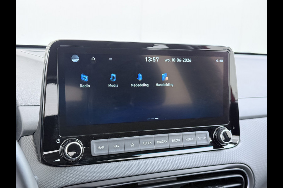 Hyundai Kona 1.6GDI HEV Hybride Autom. Trekhaak Adap.Cruise Camera Apple Carplay Android Auto Navi Ecc Pdc Comfort Smart Led Lmv 16" DAB Krell®-Audio Lane Assist Isofix Rijstrooksensor 1.300KG Trekgewicht 1e Eigenaar Origineel Nederlandse Auto
