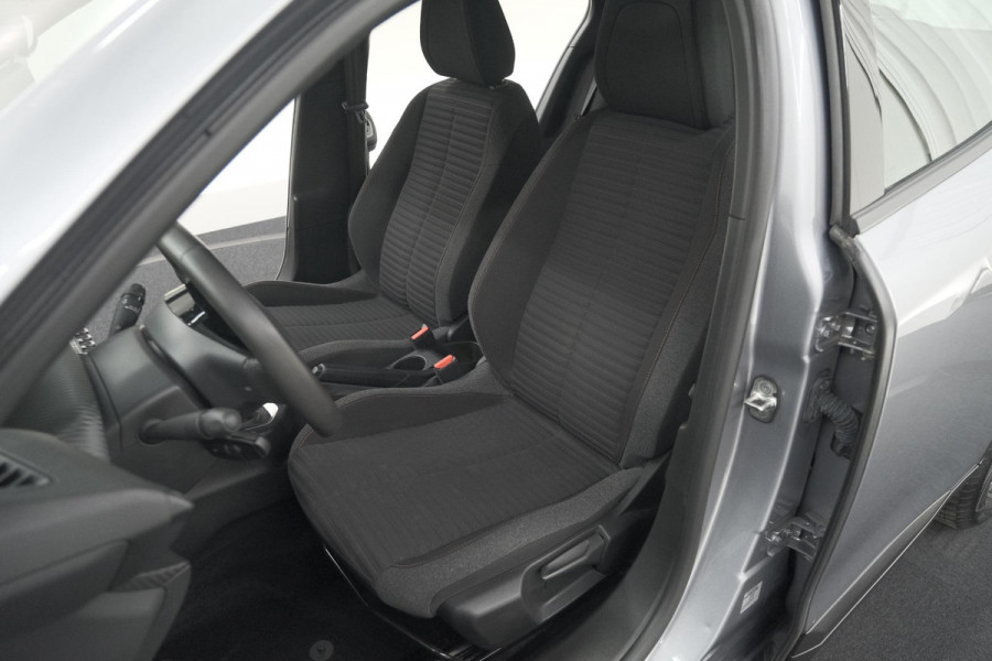 Peugeot 2008 PureTech 100 Active Pack | Allseason Banden | Parkeersensoren | Navigatie | Apple Carplay